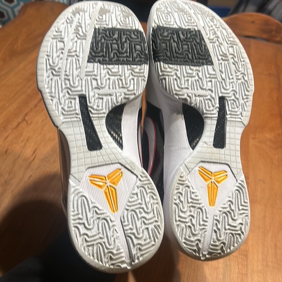 Kobe basketball shoes size 10 - Picture 6 of 17